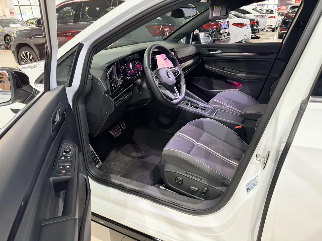 Volkswagen 2023 Golf 8 R-Line 1.4TSI 280TSI Lite Automatic 7