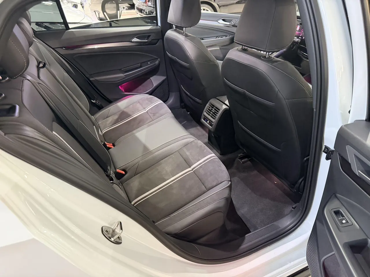 Volkswagen 2023 Golf 8 R-Line 1.4TSI 280TSI Lite Automatic 8