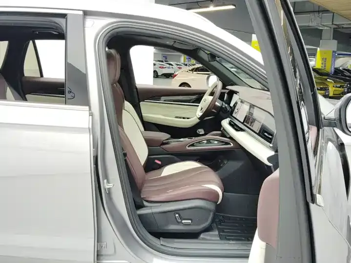 XingyueL (Monjaro) 2021 2.0TD high-power automatic four-wheel drive distinguished model 8