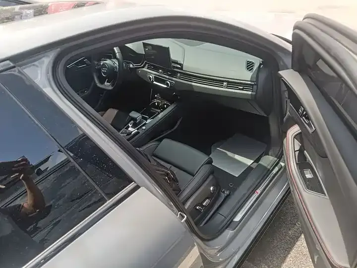 Audi A4L 2025 2 million Pleasant Edition 40 TFSI Deluxe Dynamic 11