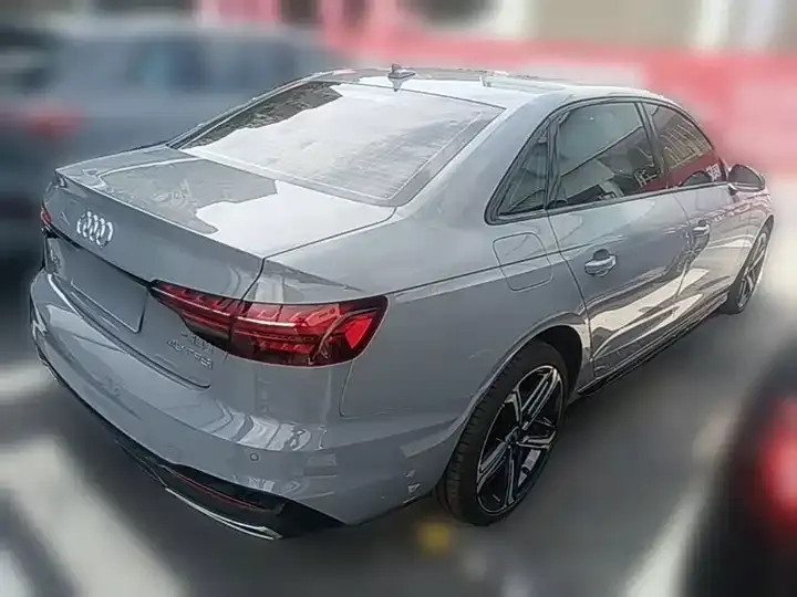 Audi A4L 2025 2 million Pleasant Edition 40 TFSI Deluxe Dynamic 12
