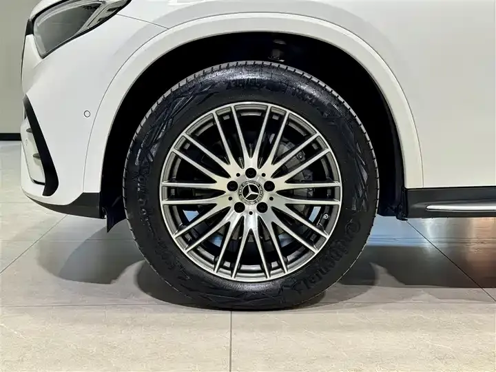 Mercedes Benz GLC 2025 changed to GLC 300 L 4MATIC dynamic 5 seats 10