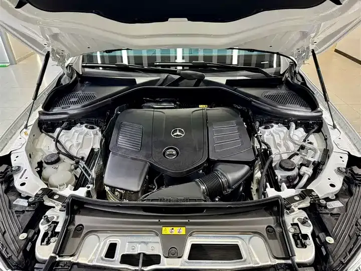 Mercedes Benz GLC 2025 changed to GLC 300 L 4MATIC dynamic 5 seats 11