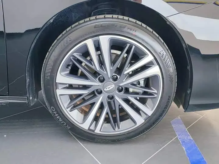 Erez 8 2023 High Energy Edition 2.0T DCT 6