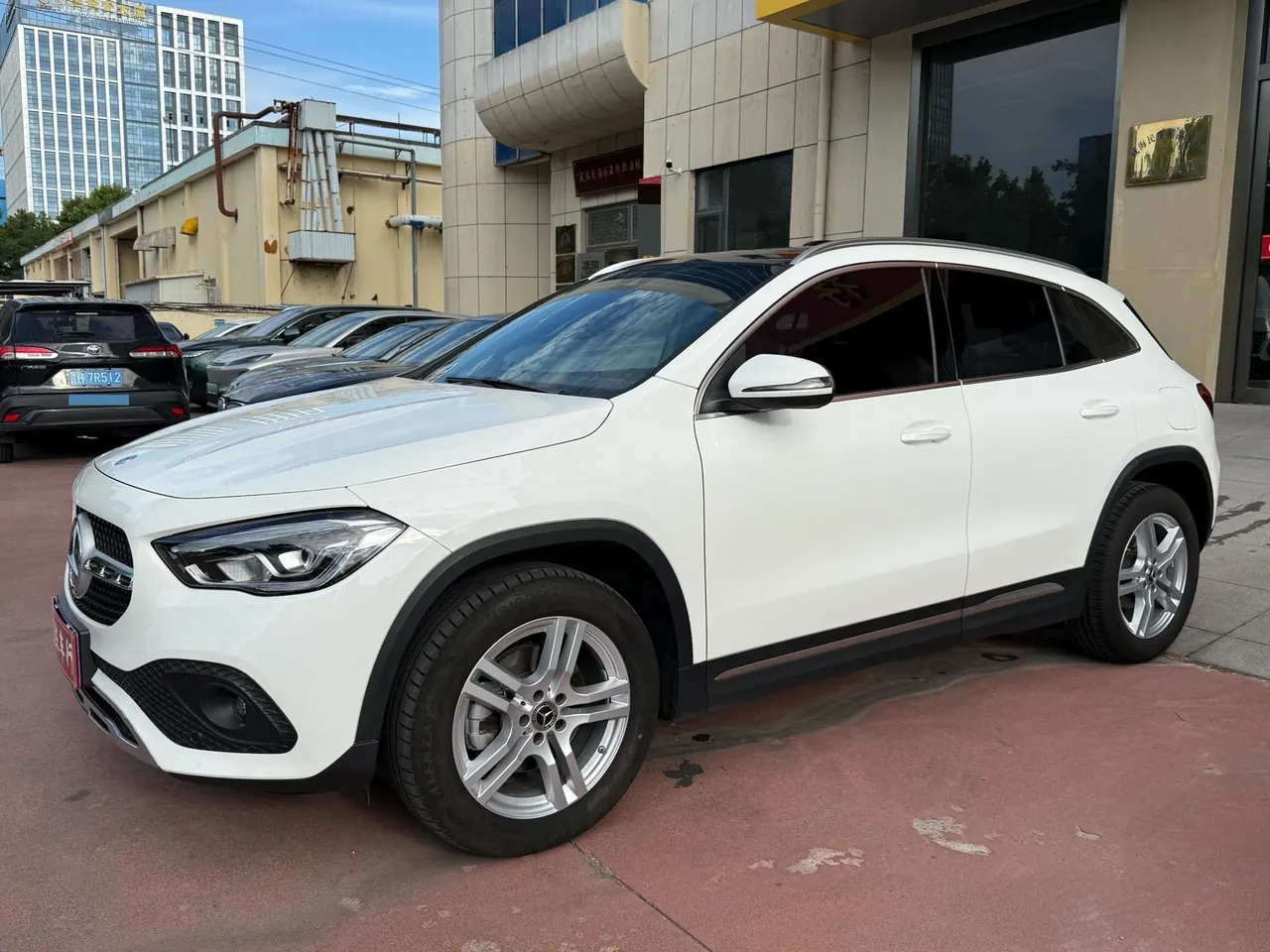 Mercedes Benz 2023 GLA 200 1.3T automatic gear - View 1