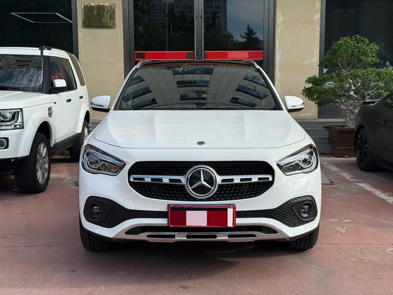 Mercedes Benz 2023 GLA 200 1.3T automatic gear 2
