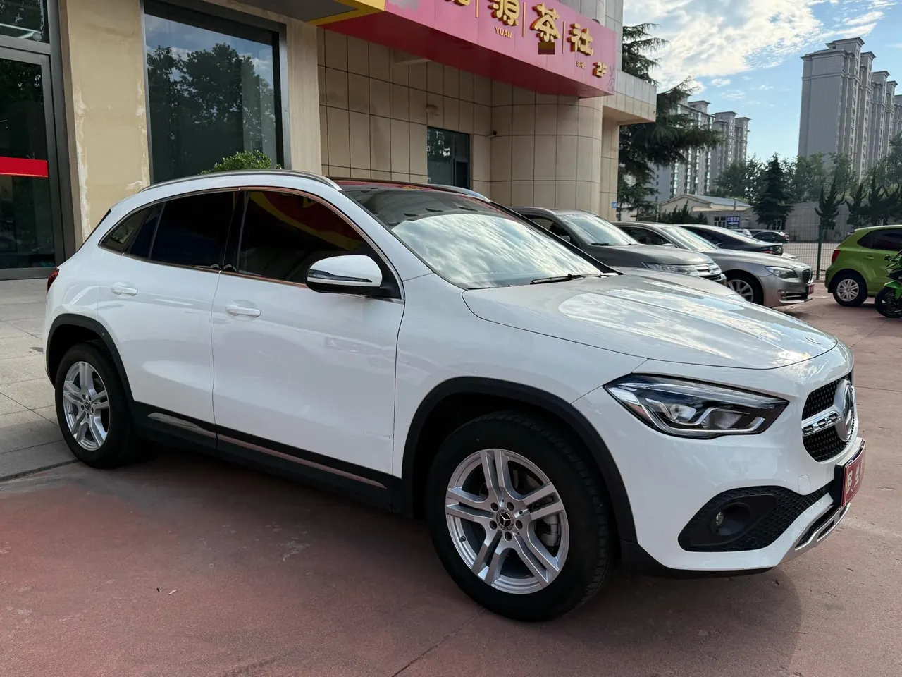 Mercedes Benz 2023 GLA 200 1.3T automatic gear 3