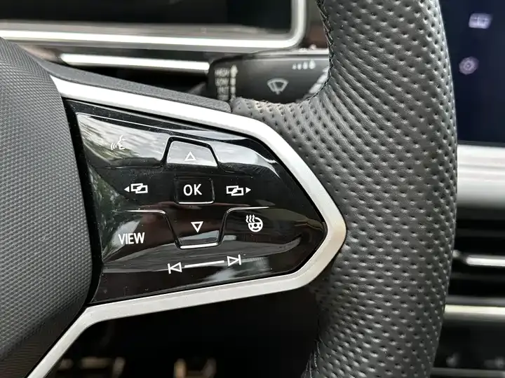 Tiguan L 2022 330TSI automatic two-wheel drive R-Line flagship 10