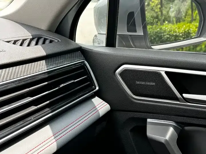 Tiguan L 2022 330TSI automatic two-wheel drive R-Line flagship 12