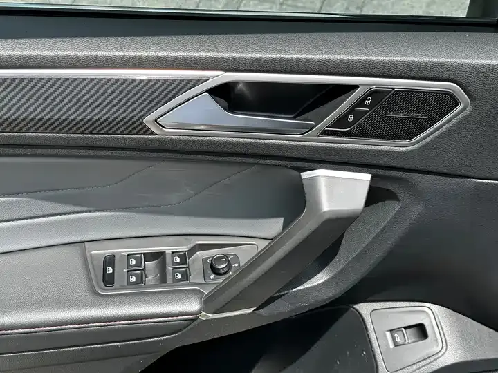 Tiguan L 2022 330TSI automatic two-wheel drive R-Line flagship 7