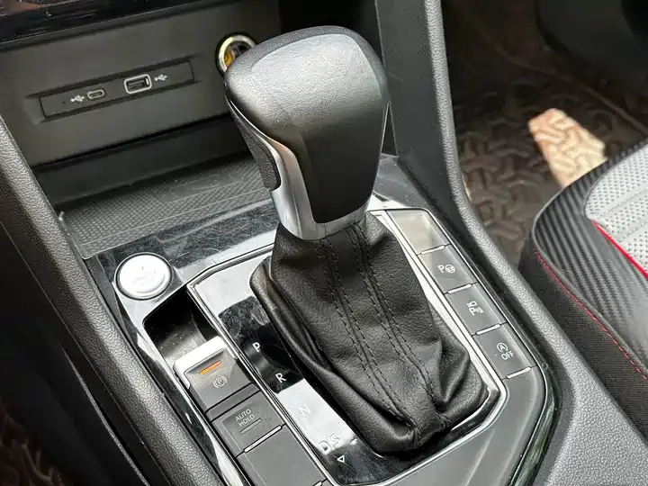 Tiguan L 2022 330TSI automatic two-wheel drive R-Line flagship 9
