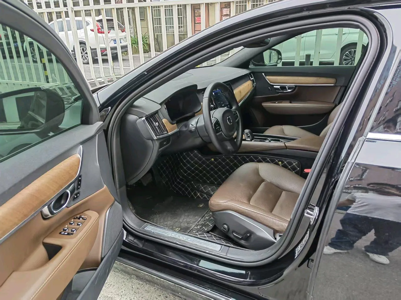 Volvo 2024 S90 48V 2.0T B5 Zhiyi Deluxe Edition Automatic Gear 2