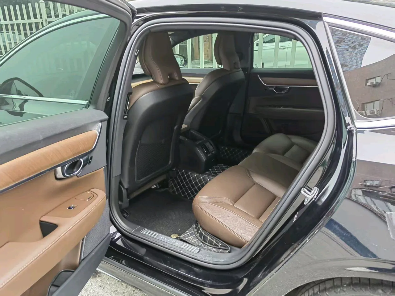 Volvo 2024 S90 48V 2.0T B5 Zhiyi Deluxe Edition Automatic Gear 3