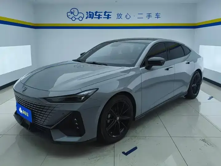 ChangAn UNI-V 2022 1.5T Honorable Model - View 1