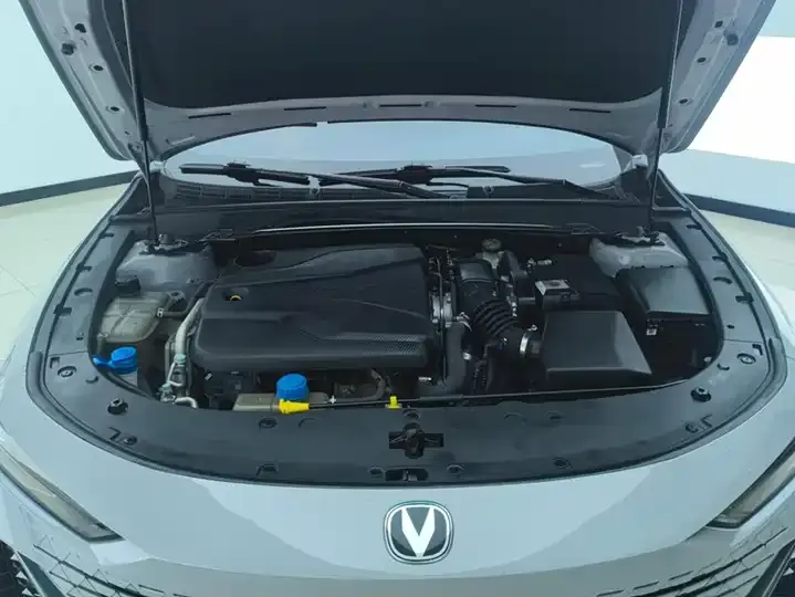 ChangAn UNI-V 2022 1.5T Honorable Model 10