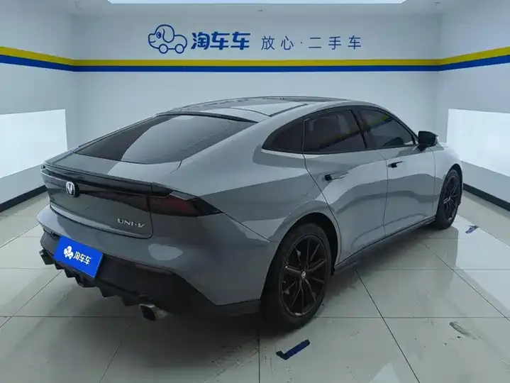 ChangAn UNI-V 2022 1.5T Honorable Model 3