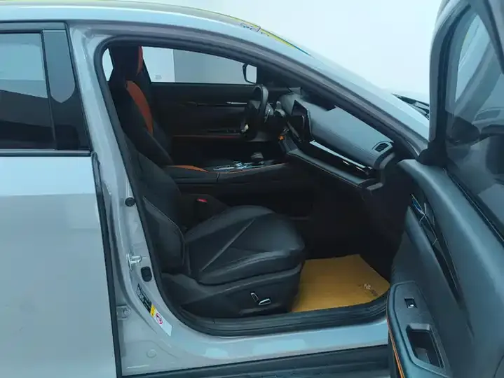 ChangAn UNI-V 2022 1.5T Honorable Model 8