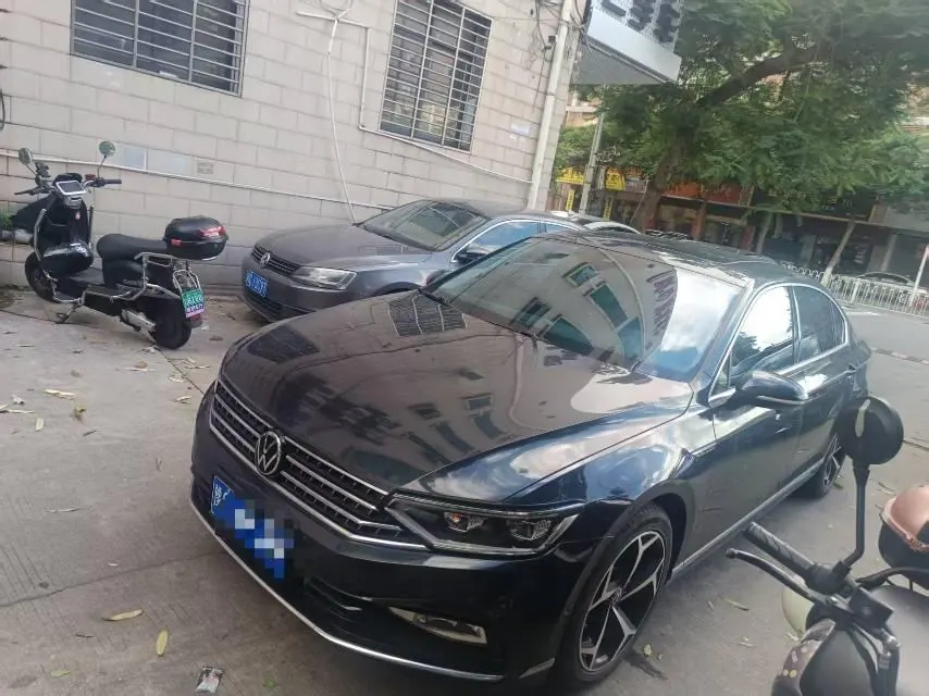 Open image lightbox: Volkswagen 2023 Magotan 2.0TSI 330TSI 2 million Commemorative Luxury Automatic Gear
