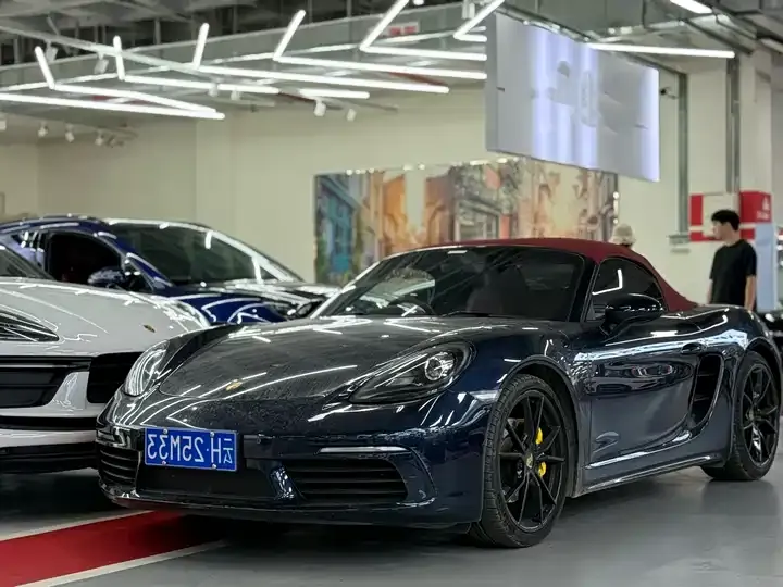 Open image lightbox: Porsche 718 2020 Boxster 2.0T