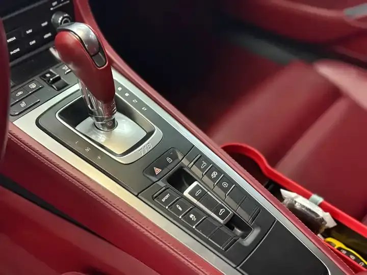 Porsche 718 2020 Boxster 2.0T 4