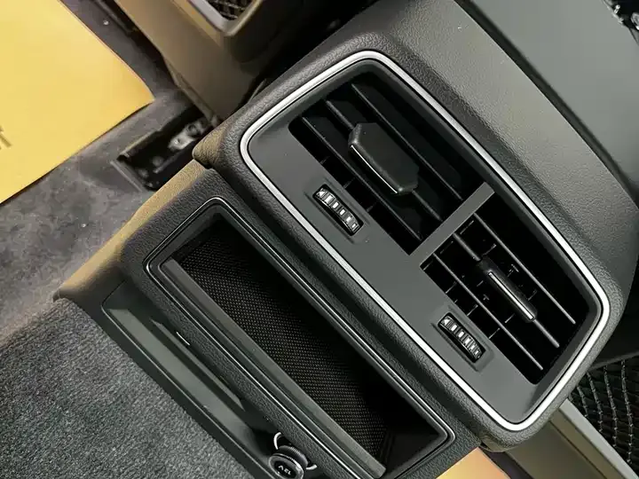 Audi A6L 2026 45 TFSI quattro Selected Dynamic Type 10