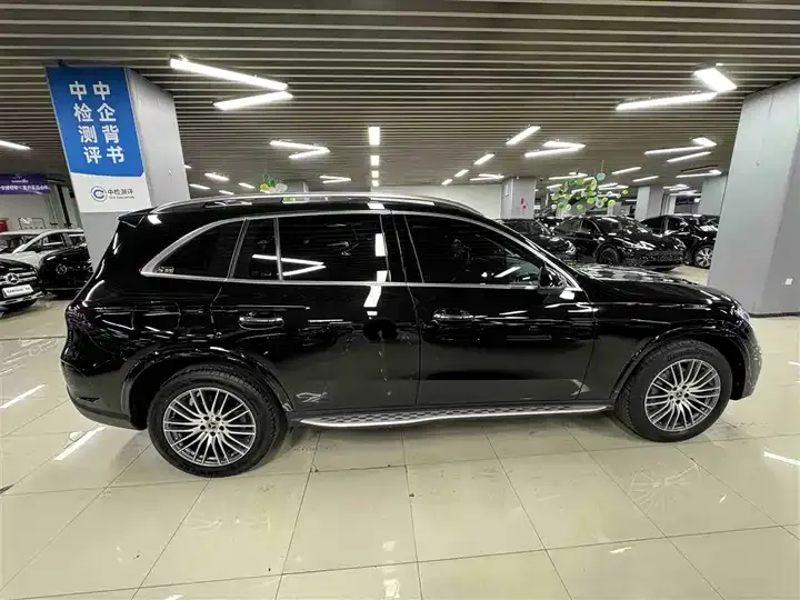 Mercedes Benz GLC 2025 changed to GLC 300 L 4MATIC dynamic 5 seats 4