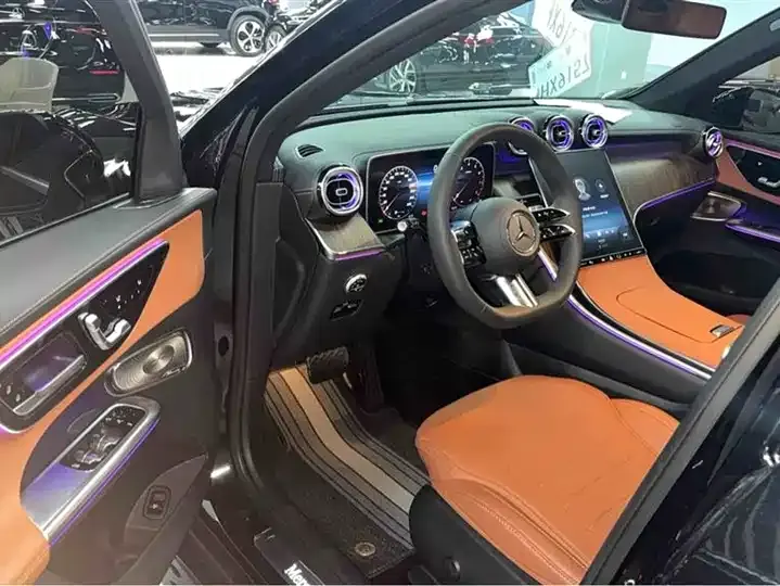 Mercedes Benz GLC 2025 changed to GLC 300 L 4MATIC dynamic 5 seats 8