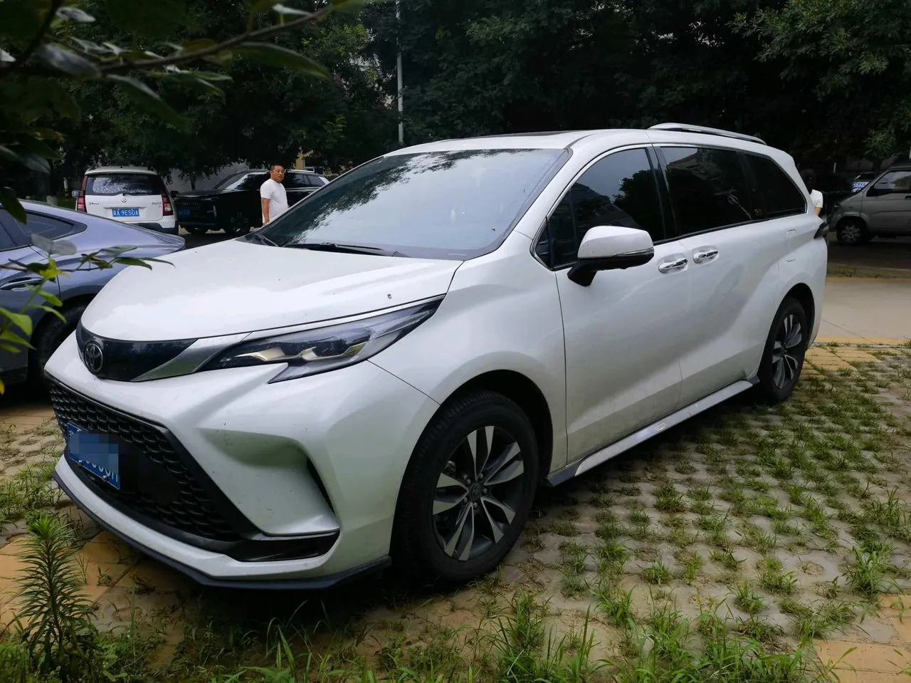 打开图片灯箱:Toyota 2024 Grevia HYBRID 2.5 Stepless Zunjue ULTRA Edition Automatic Gear
