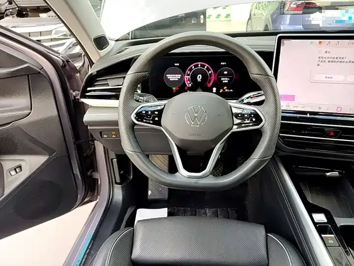 Passat 2025 Pro 380TSI Dragon Edition 11