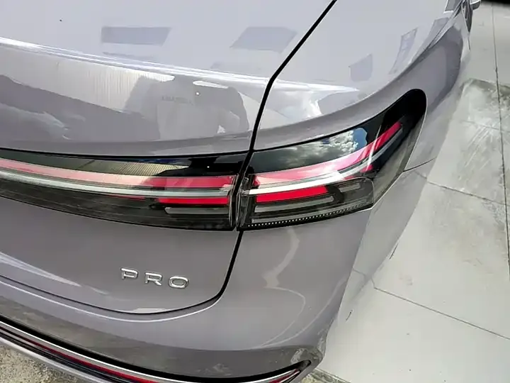 Passat 2025 Pro 380TSI Dragon Edition 8