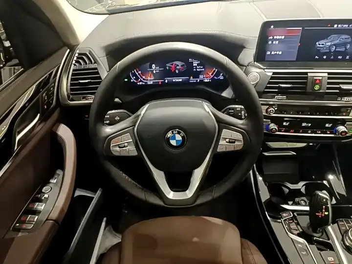 BMW X3 2021 facelift xDrive25i luxury suit 11