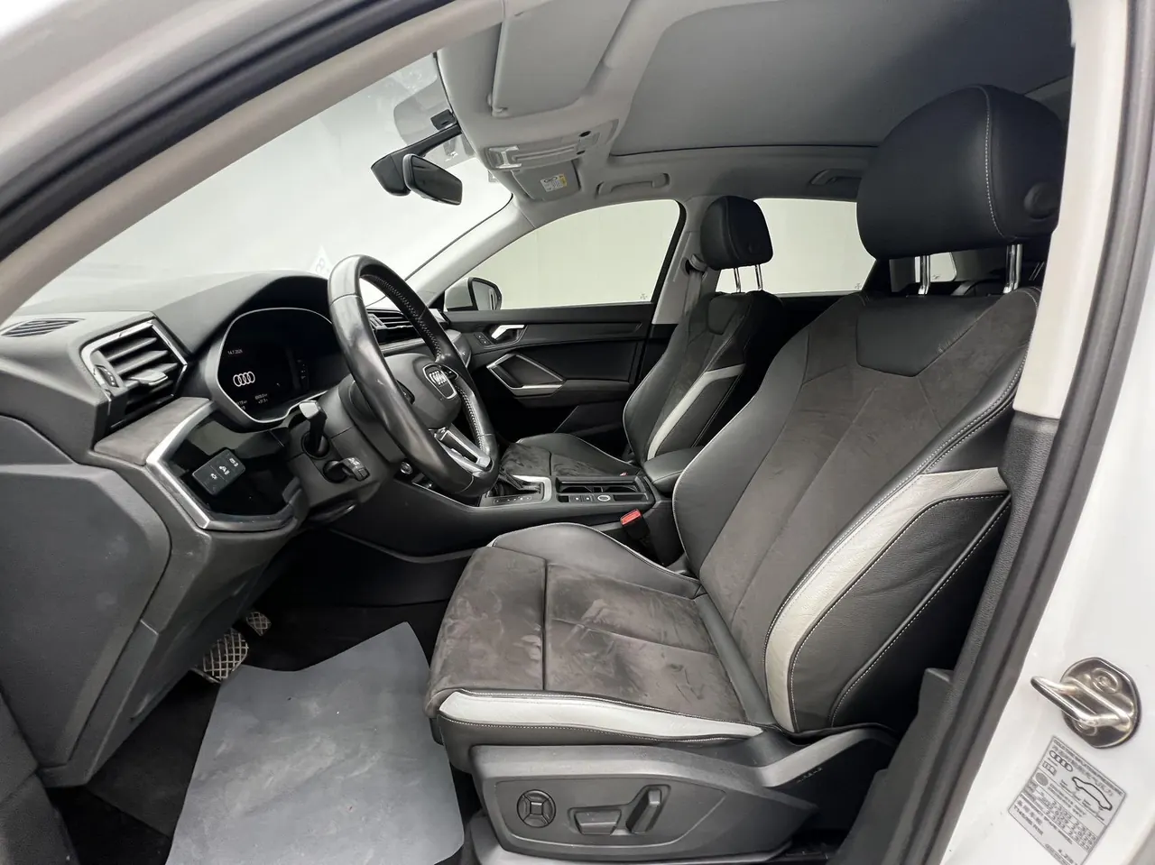 Audi 2020 Q3 Sportback 1.4TFSI 35TFSI aggressive automatic gear 4