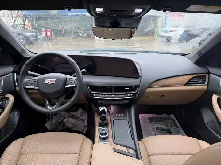 Cadillac CT5 2024 28T Honorable Model 5