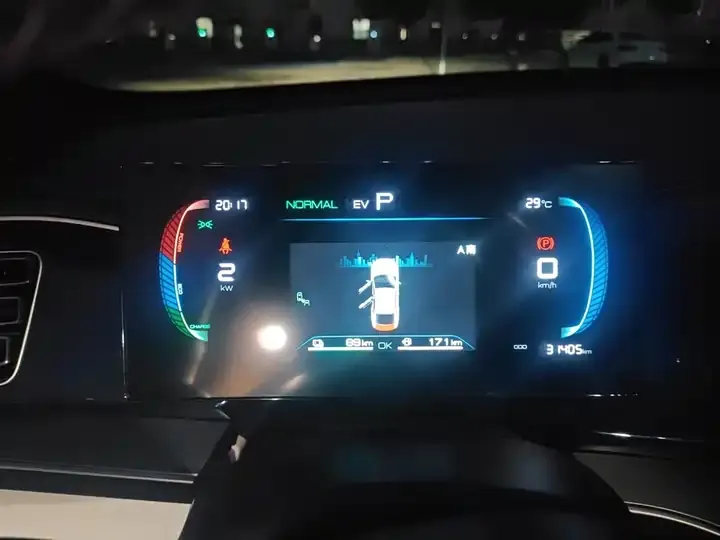 Qin PLUS 2023 Champion Edition DM-i 120KM Excellence 12