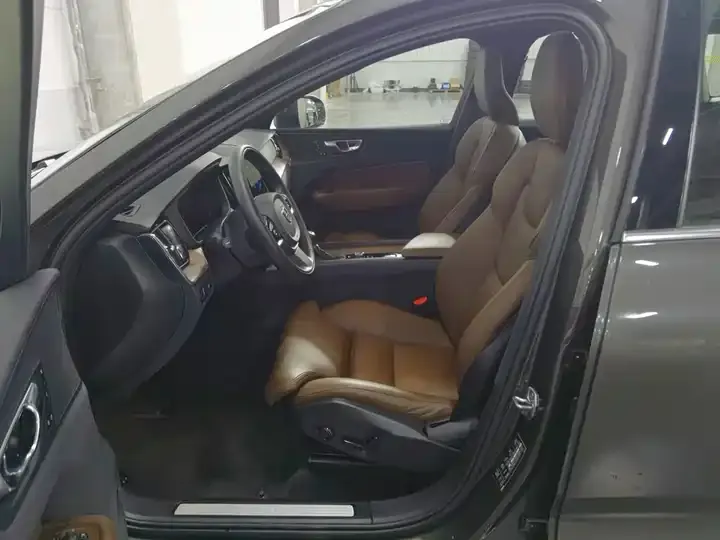 Volvo XC60 2021 T5 4WD Zhiyuan Deluxe Edition 10