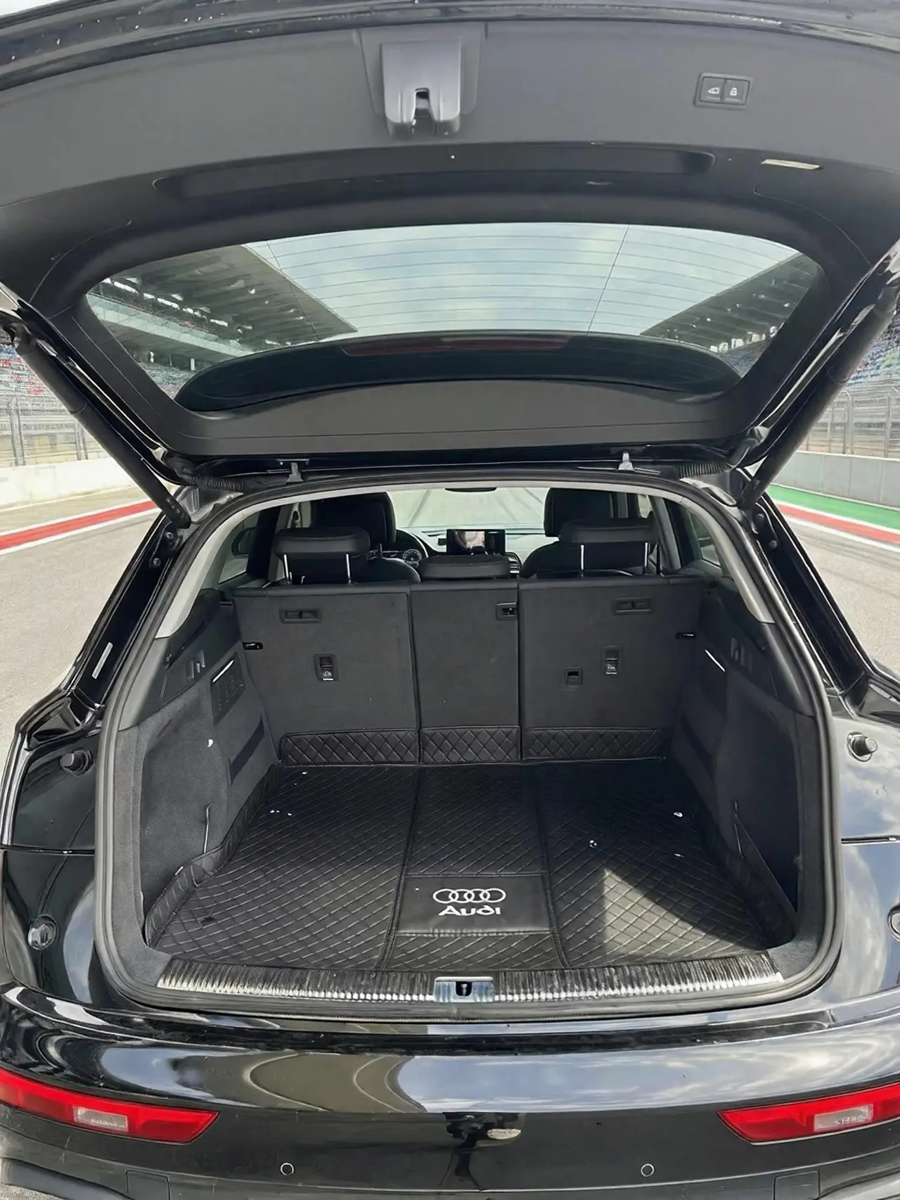 Audi 2022 Q5L 2.0TFSI 40TFSI Deluxe Elegant Automatic 10