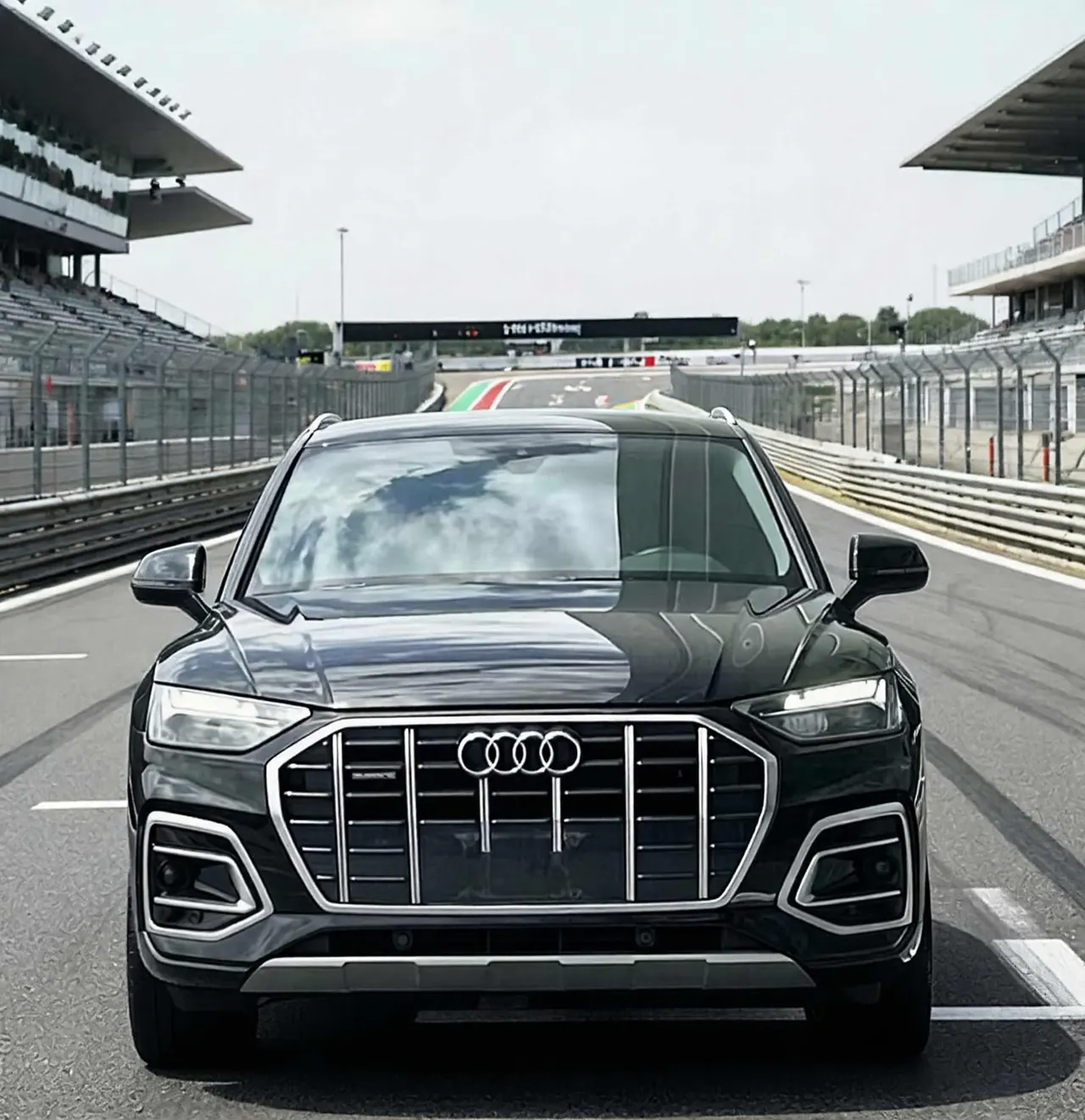 Audi 2022 Q5L 2.0TFSI 40TFSI Deluxe Elegant Automatic 2