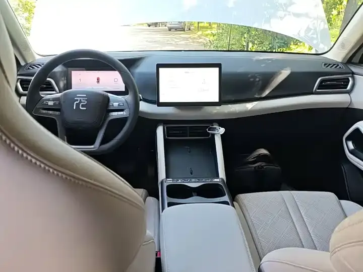 Yuan UP 2025 301KM Pilot 10