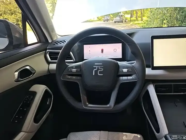 Yuan UP 2025 301KM Pilot 11