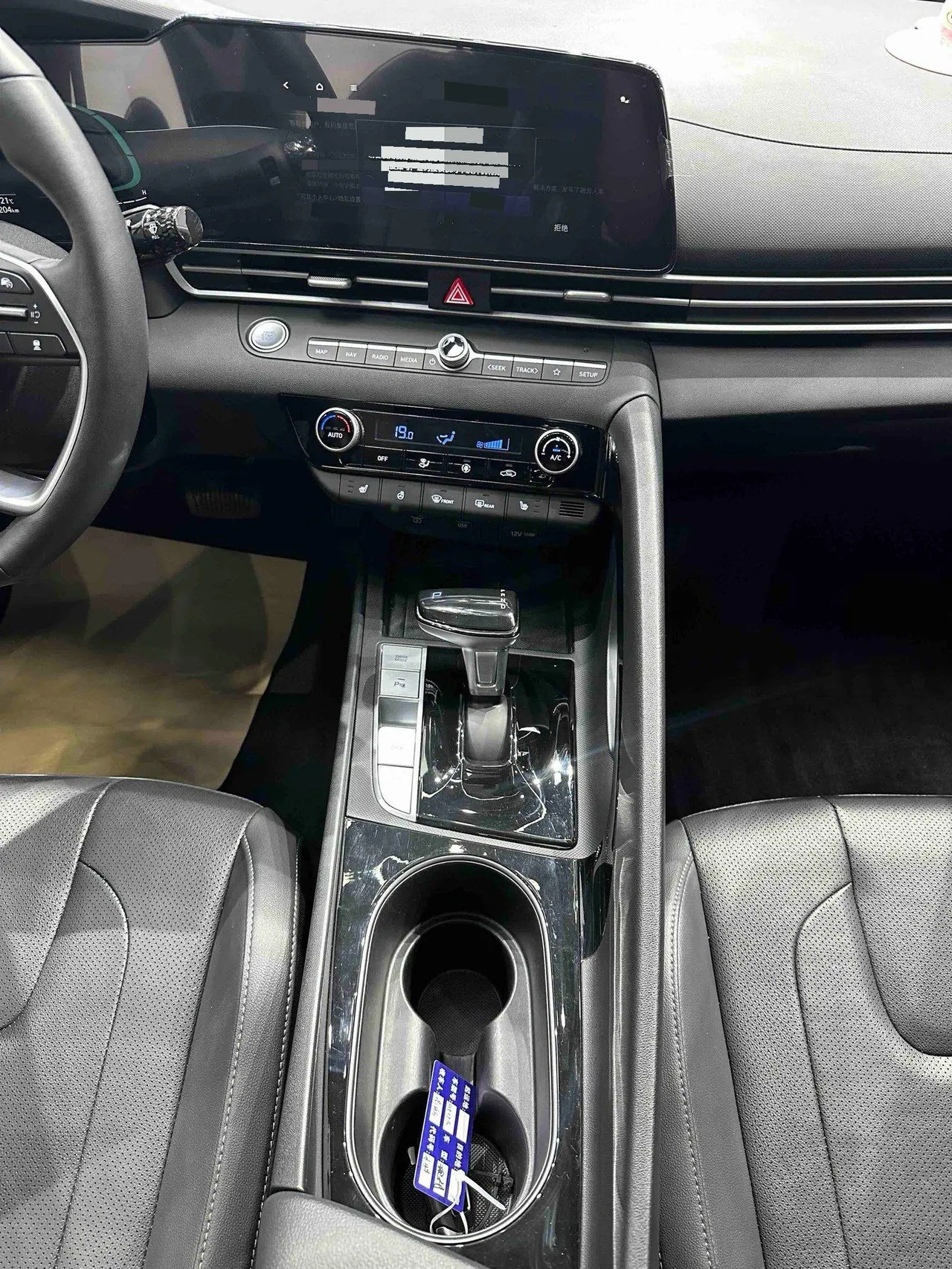 Hyundai 2023 Elantra -3-compartment 1.5 stepless LUX premium automatic gear 18