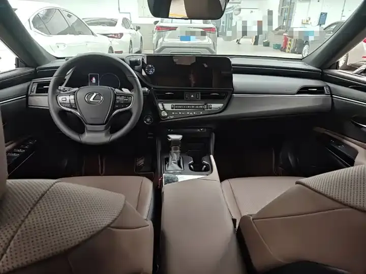 Lexus ES 2023 200 Excellence Edition 10