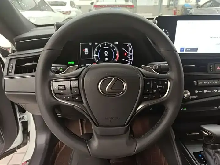 Lexus ES 2023 200 Excellence Edition 11