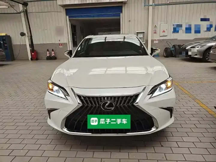 Lexus ES 2023 200 Excellence Edition 3