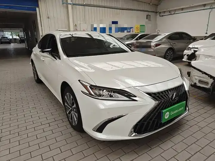 Lexus ES 2023 200 Excellence Edition 4