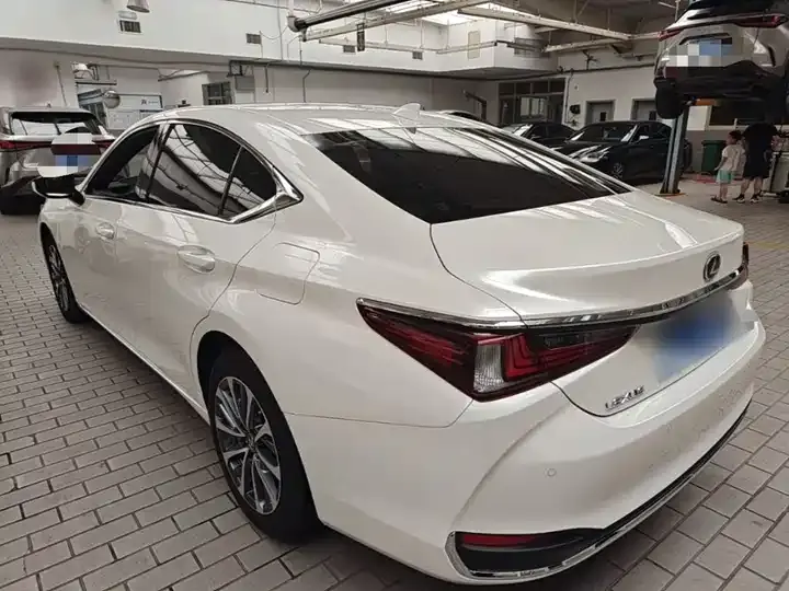 Lexus ES 2023 200 Excellence Edition 5