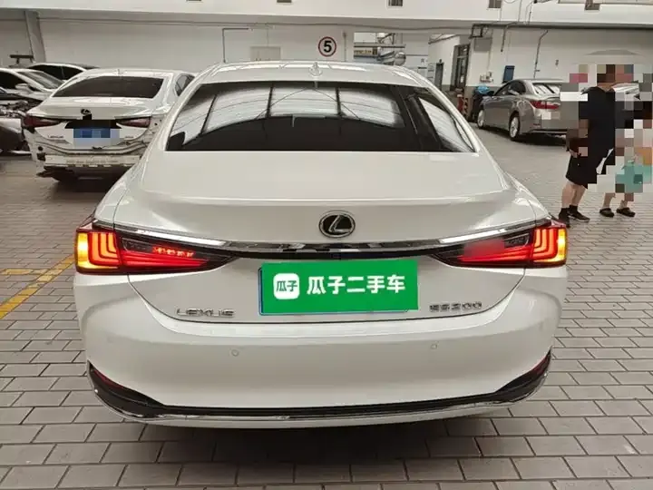 Lexus ES 2023 200 Excellence Edition 6