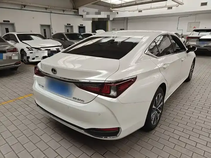 Lexus ES 2023 200 Excellence Edition 7