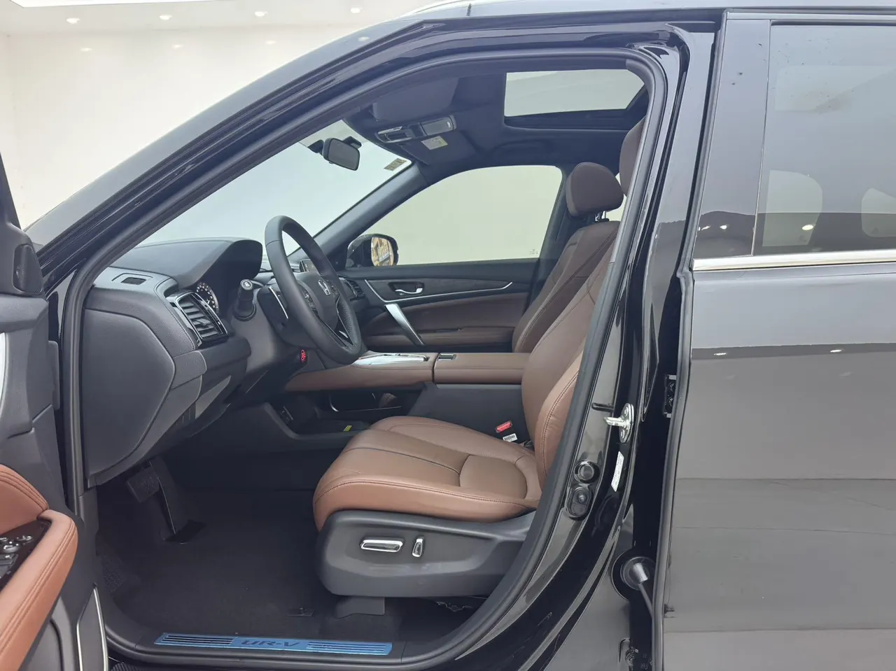 Honda 2020 UR-V 2.0T 370TURBO two-drive elegant version of automatic gear 6