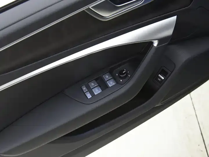 Audi A6L 2025 45 TFSI Selected Dynamic Ventilated and Comfortable Bag 11