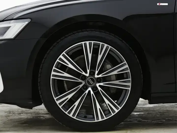 Audi A6L 2025 45 TFSI Selected Dynamic Ventilated and Comfortable Bag 5